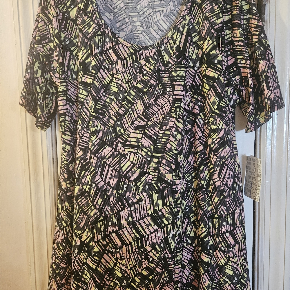 LuLaRue perfect T